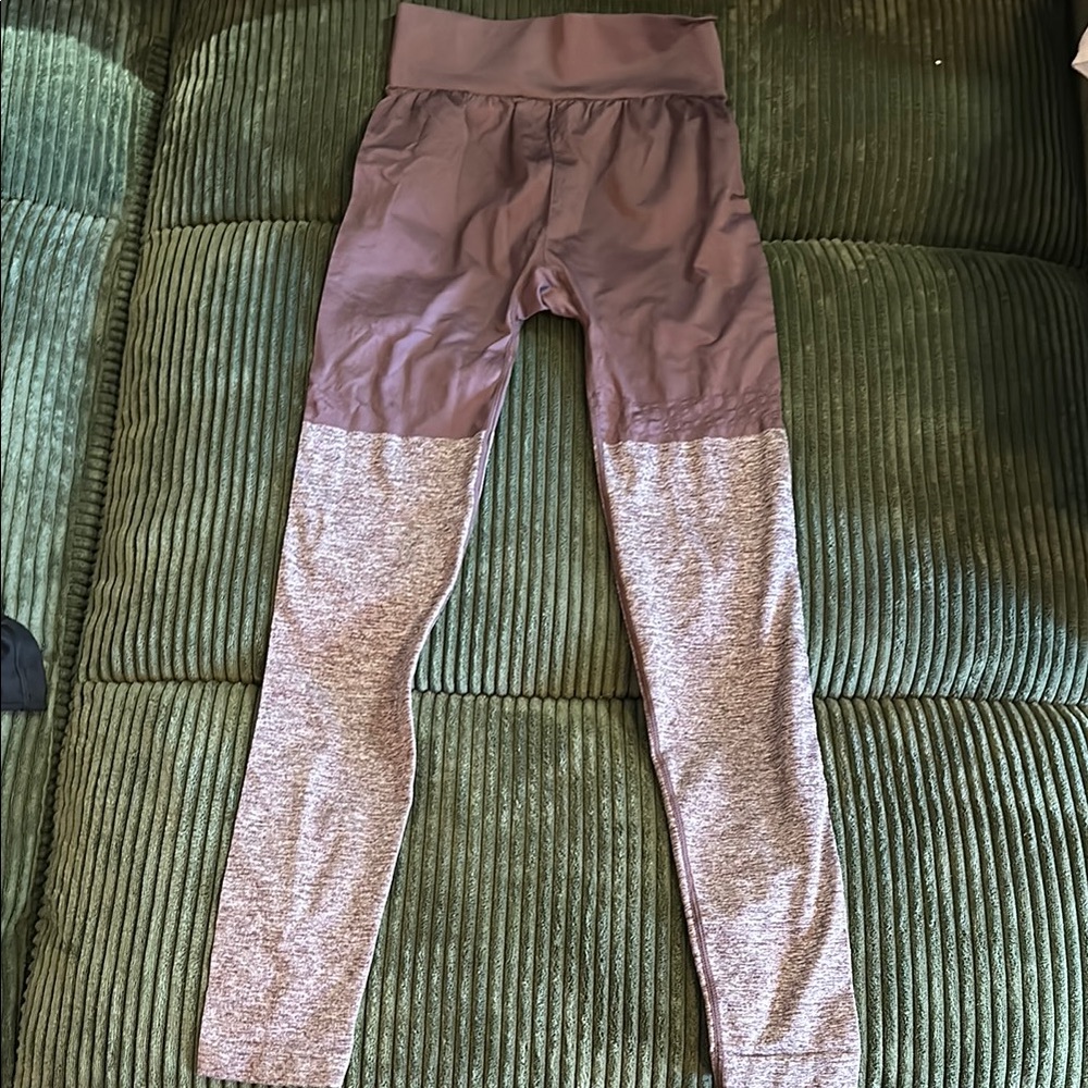 Gym Shark Mauve Leggings with Two-Tone Design and Wide Elastic Waistband